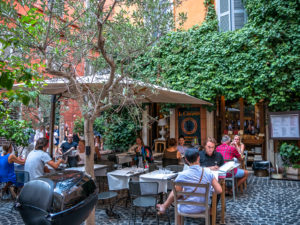 Outdoor seating at Il Chianti Vineria in Rome